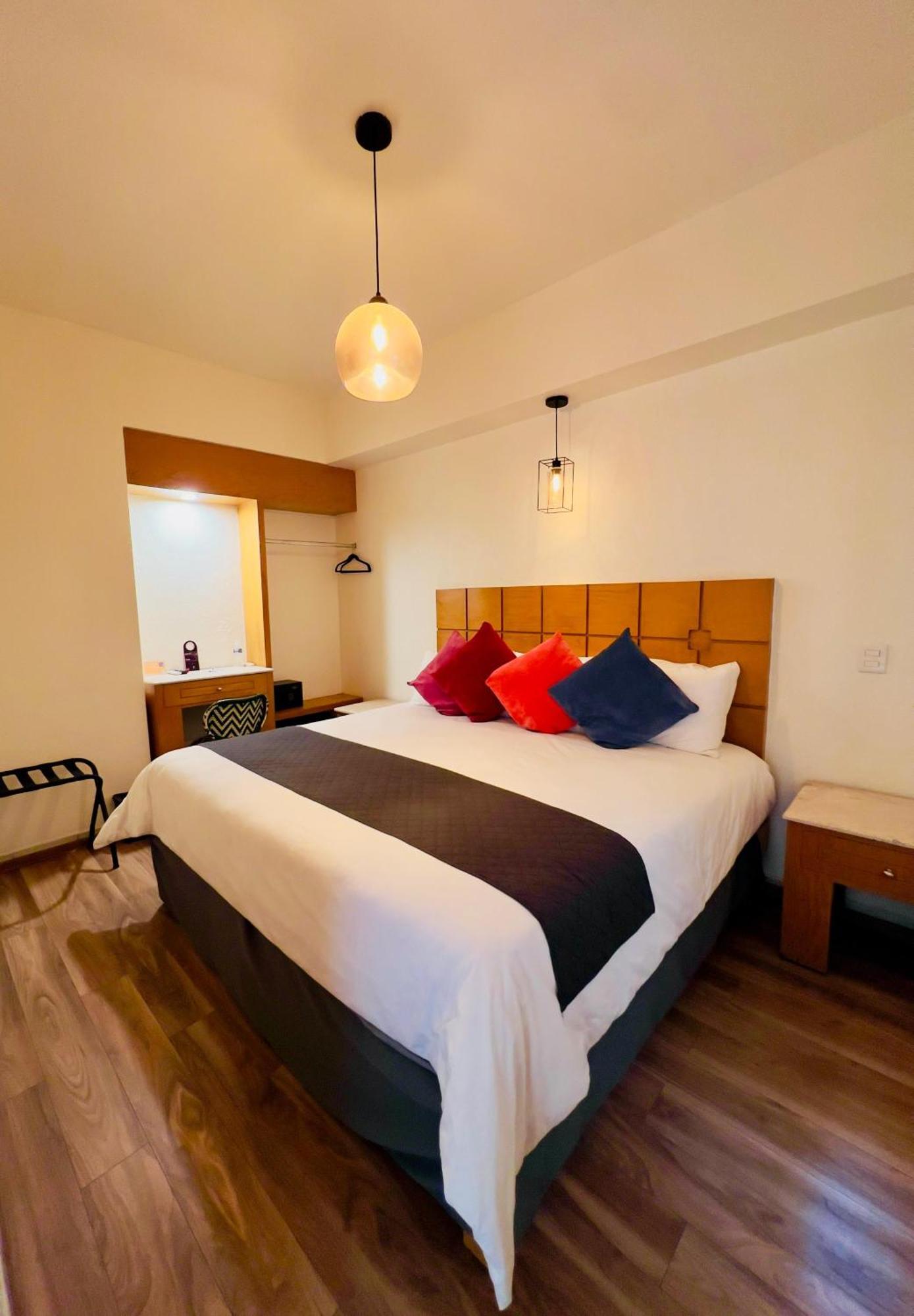 גואדלחארה Hotel Consulado מראה חיצוני תמונה